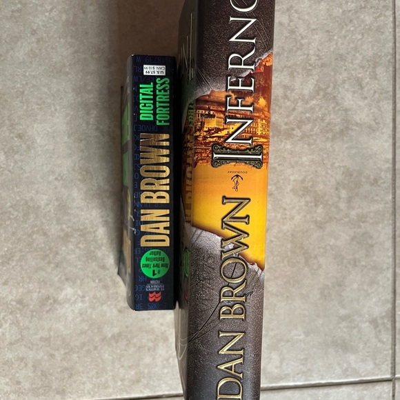 2 Dan Brown books novels. Inferno and Digital Fortress - Picture 2 of 2